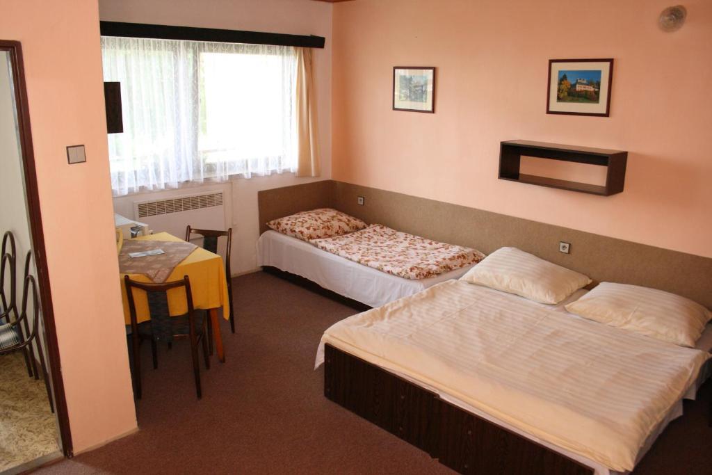 Bungalovy A Ubytovani Ratiborice- Zlic Česká Skalice Zimmer foto