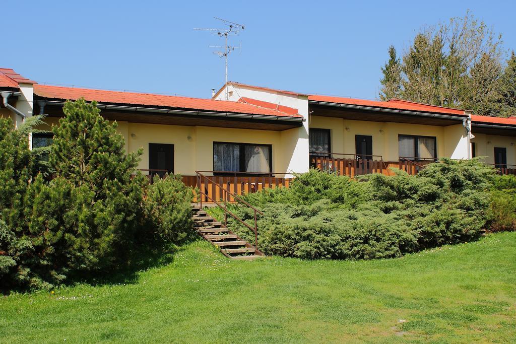 Bungalovy A Ubytovani Ratiborice- Zlic Česká Skalice Exterior foto